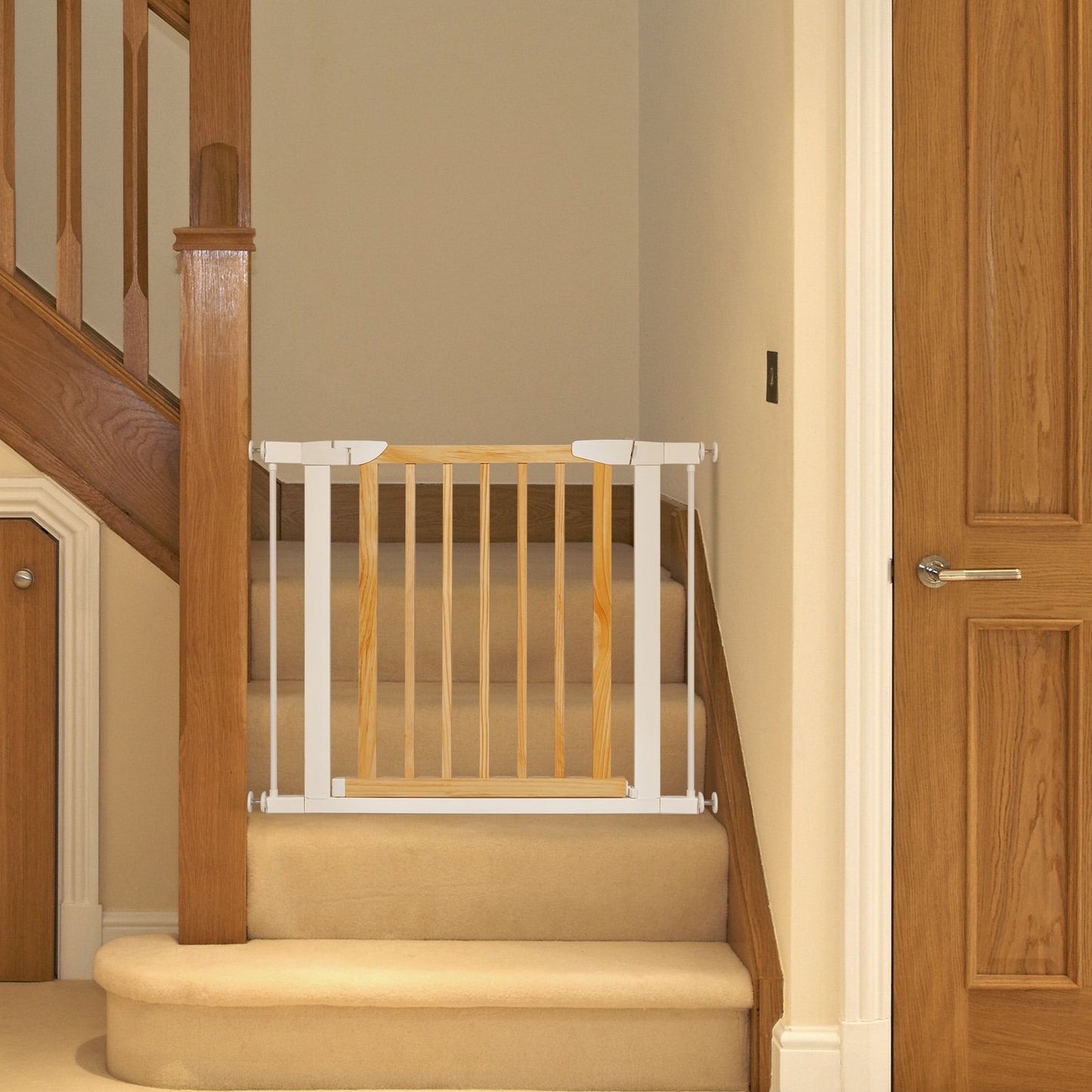 Extendable Safety Gate for Baby and Pet, Natural - Gallery Canada