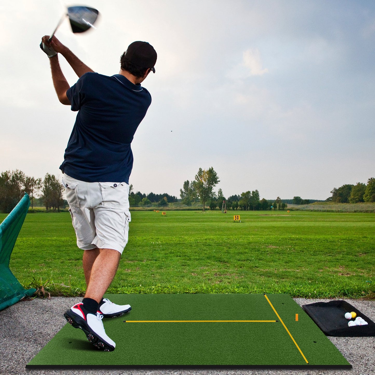 Artificial Turf Mat for Indoor and Outdoor Golf Practice Includes 2 Rubber Tees and 2 Alignment Sticks-25mm, Green Golf   at Gallery Canada