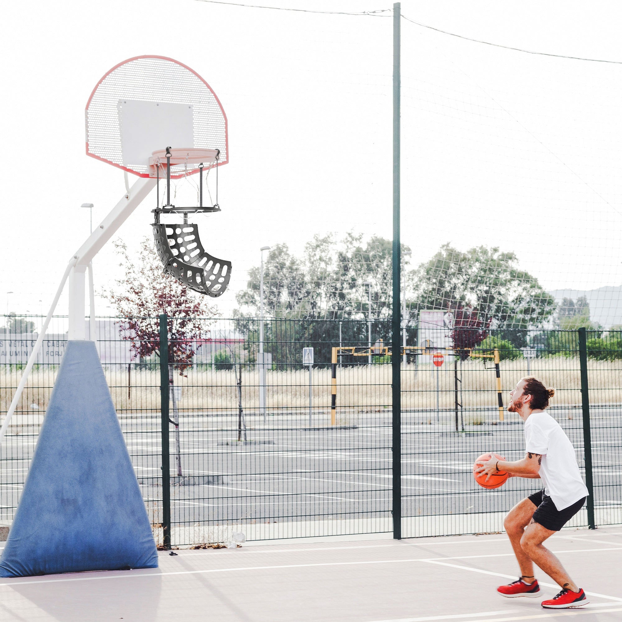 Basketball Hoop Ball Returner, Height Adjustable Basketball Rebounder with 360° Rotatable Return Chute, Black Basketball at Gallery Canada