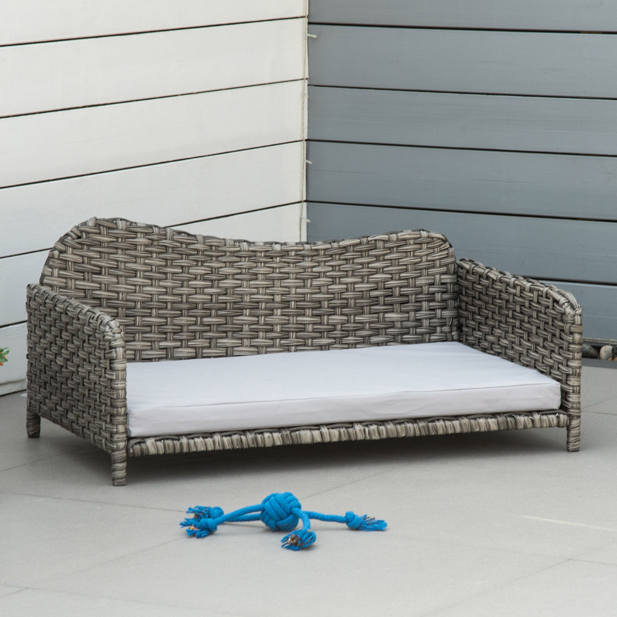Rattan Pet Sofa for Large &; Medium Dogs, Indoor &; Outdoor Raised Wicker Dog Bed, Cat Couch, with Soft Washable Cushion, Light grey Dog Sofas at Gallery Canada