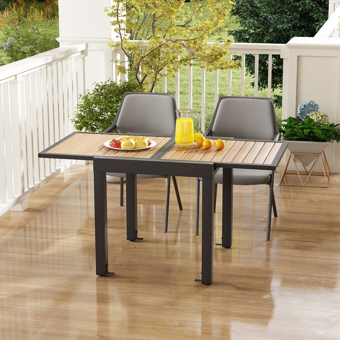 31.5-63 Inches Extendable Patio Table for 4-6 People, Natural Outdoor Decor   at Gallery Canada