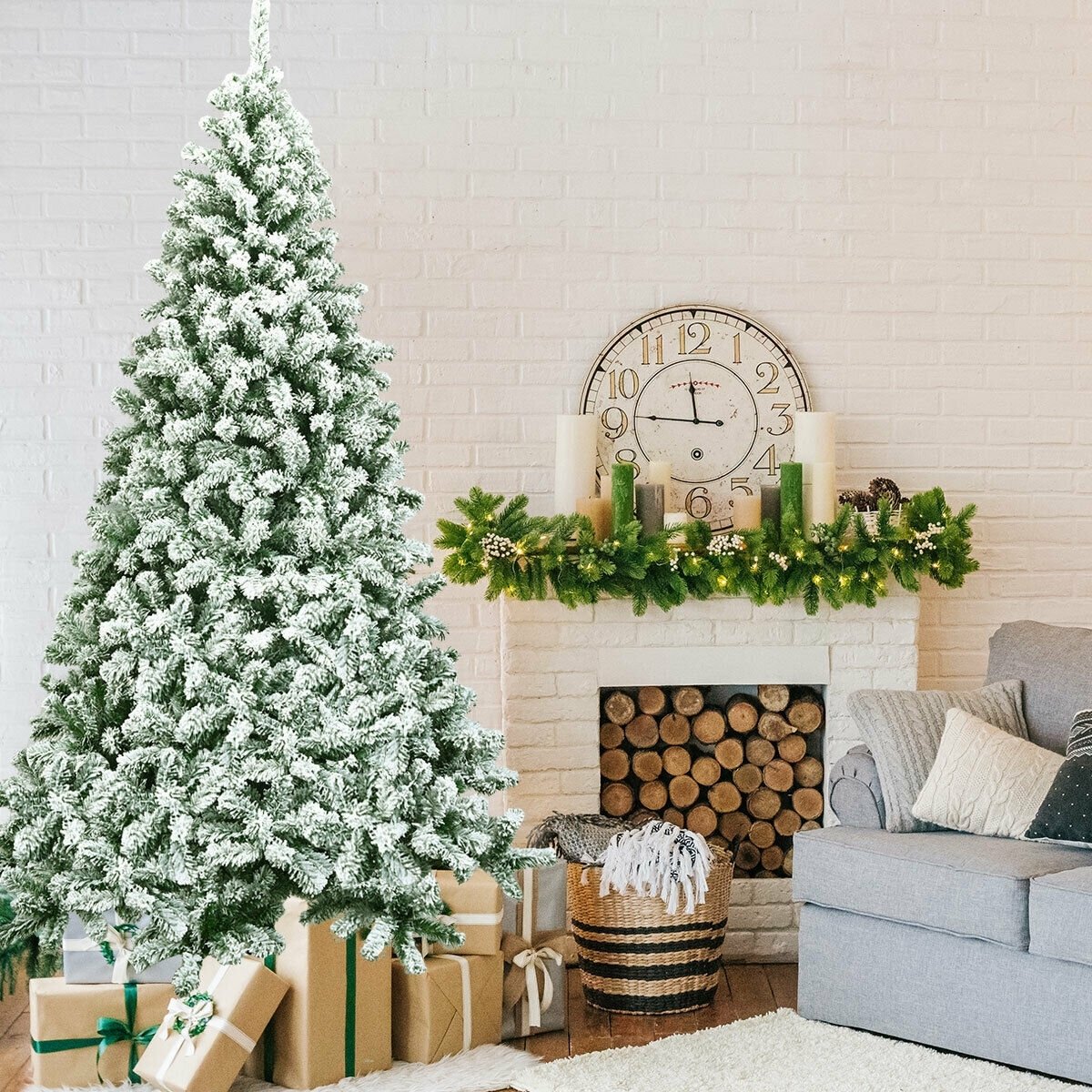 7.5 Feet Snow Flocked Artificial Christmas Tree Hinged with 1346 Tip and Foldable Base, Green Christmas Tree   at Gallery Canada