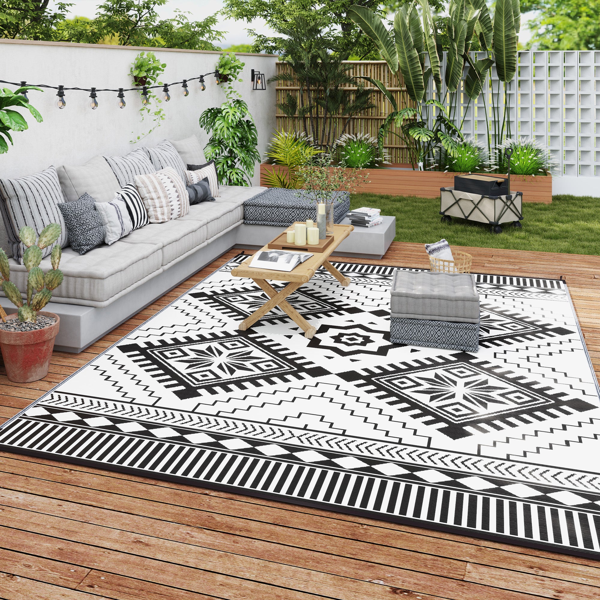 9' x 12' Outdoor RV Rug, Reversible Patio Floor Mat with Carry Bag, Toothed Rhombus, White and Black Garden Decor at Gallery Canada