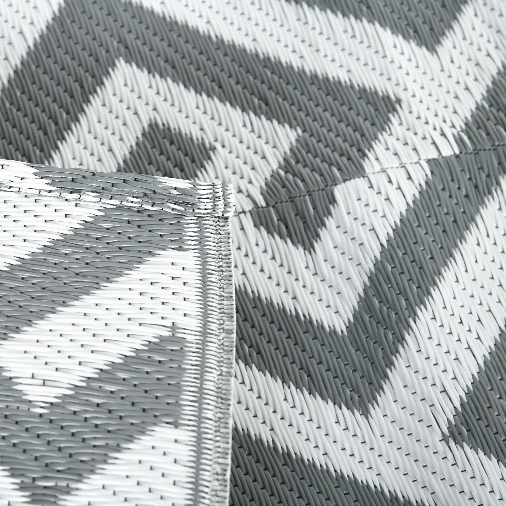 Reversible Outdoor RV Rug, Patio Floor Mat, 5' x 8' Plastic Straw Rug for Backyard, Deck, Beach, Camping, Grey &; White Garden Decor at Gallery Canada