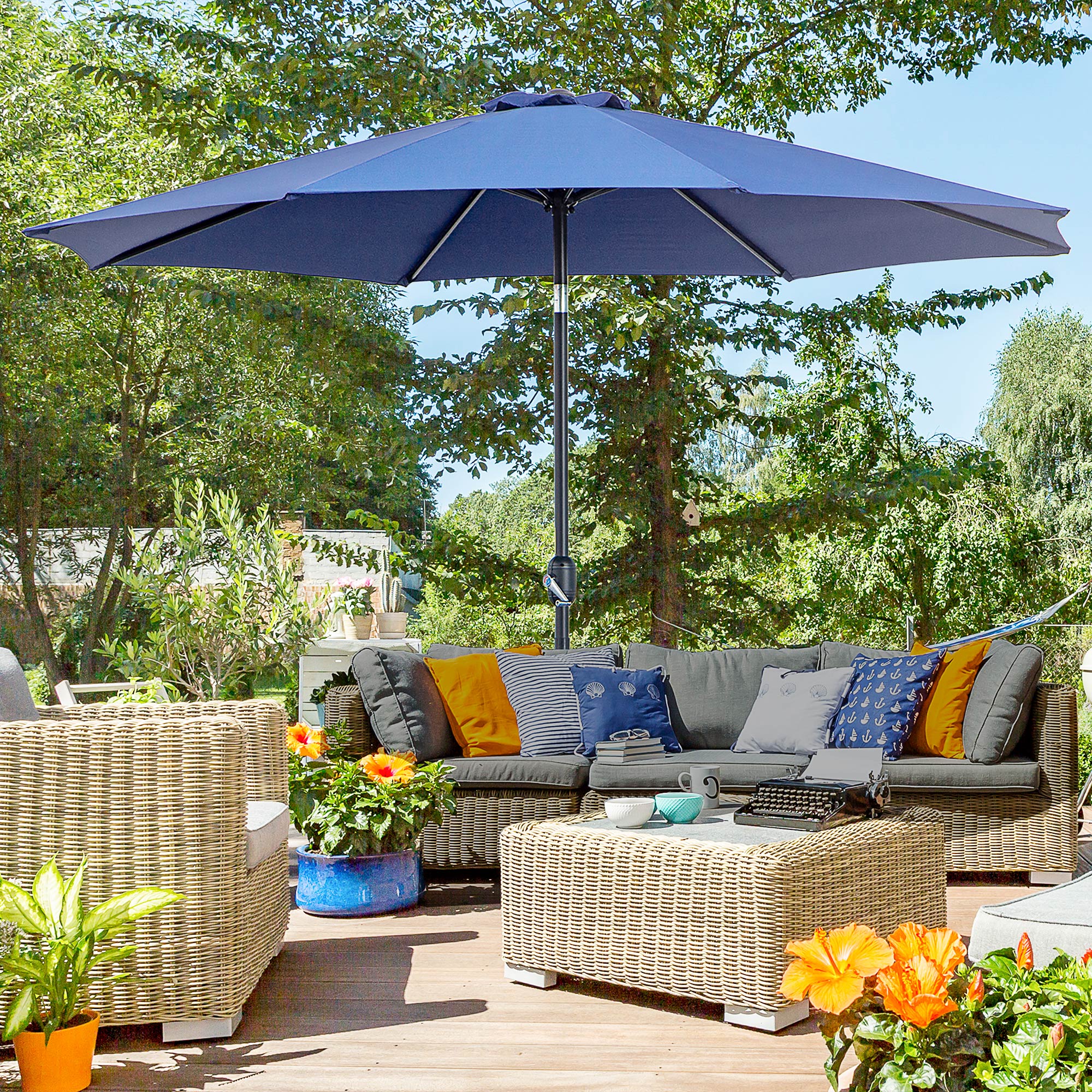 10' x 8' Round Market Umbrella, Patio Umbrella with Crank Handle and Tilt, Outdoor Parasol for Garden, Bench, Lawn, Blue Sun Umbrellas at Gallery Canada