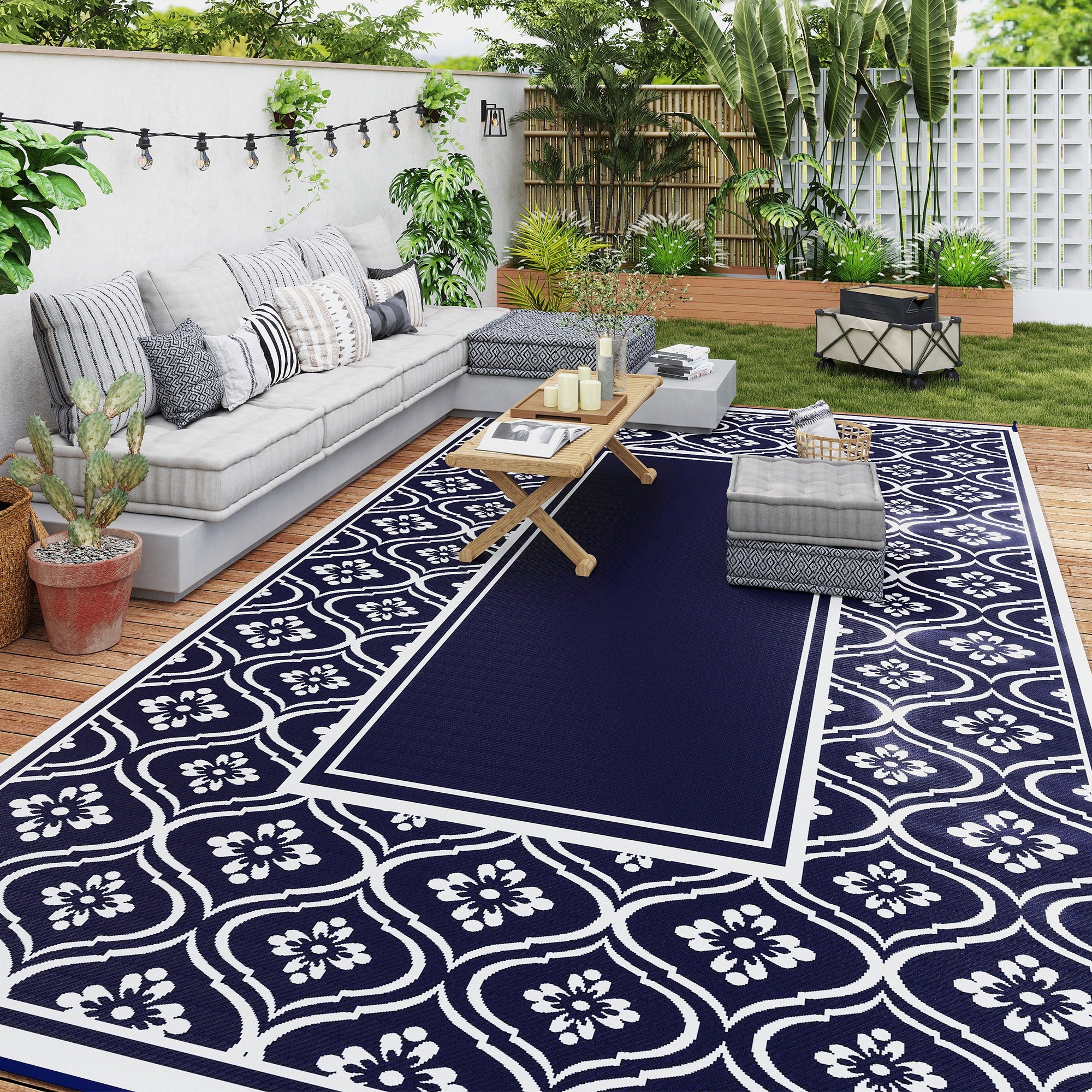 9' x 18' Outdoor RV Rug, Reversible Patio Floor Mat with Carry Bag, Gourd Border, Blue and White Garden Decor at Gallery Canada