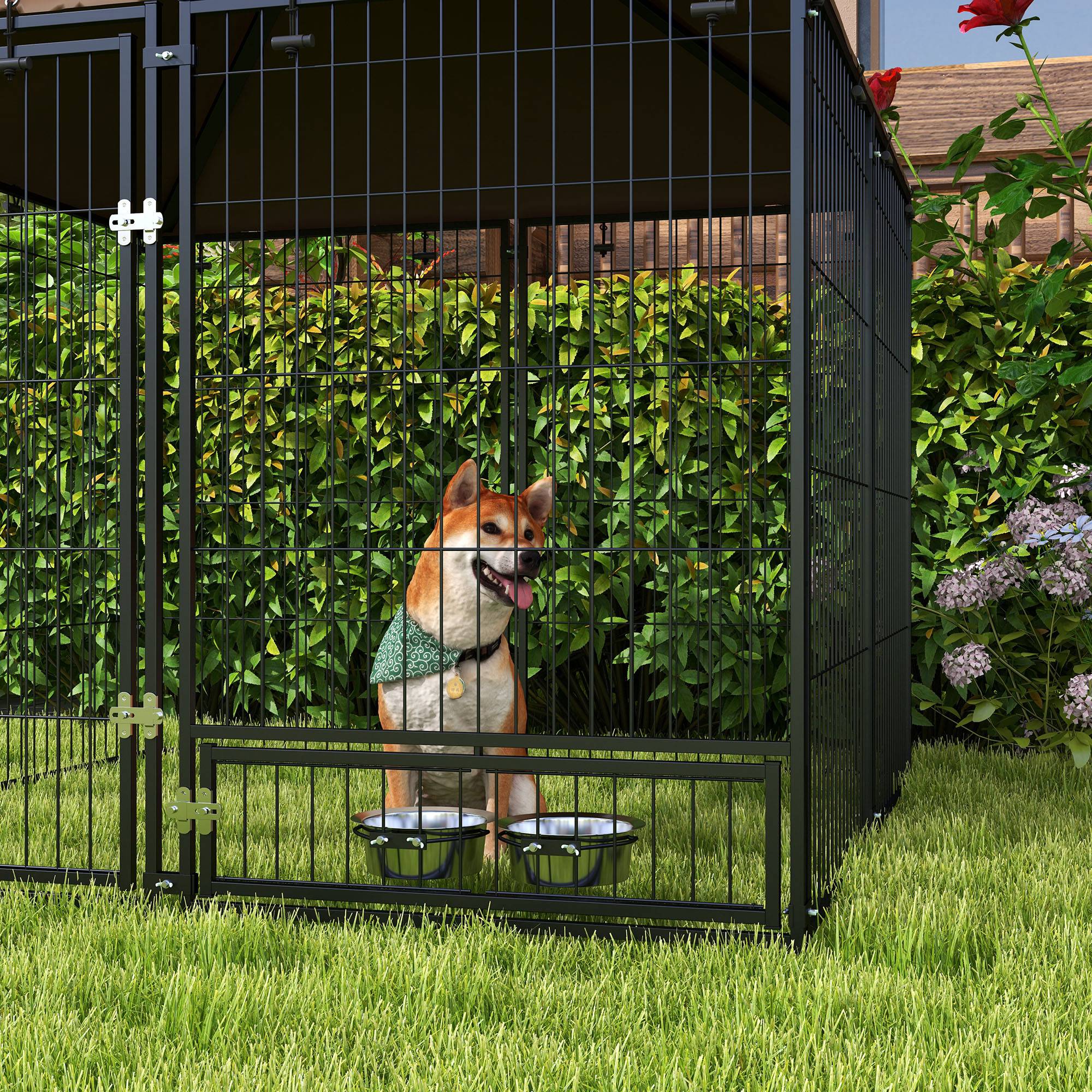 4.6' x 4.6' x 5' Outdoor Dog Kennel with Canopy, Rotating Bowls, Coffee Houses, Kennels & Pens at Gallery Canada