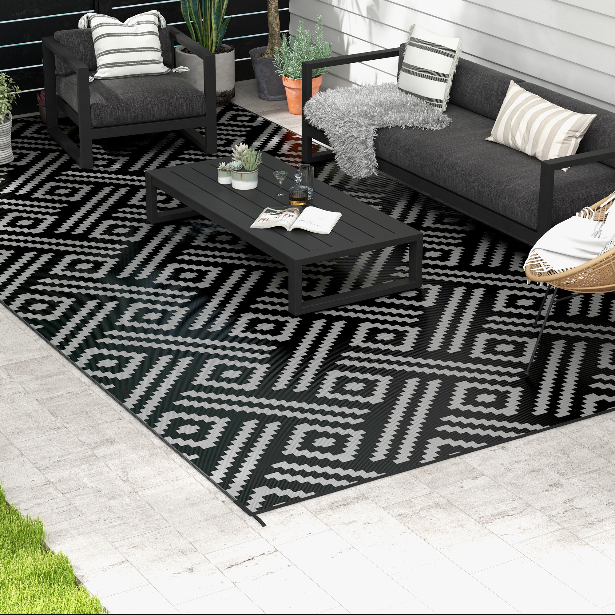 Reversible Outdoor Rug Waterproof Plastic Straw RV Rug with Carry Bag, 9' x 18', Black and Grey Geometric Outdoor Reversible Rugs   at Gallery Canada